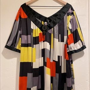 Nine West Abstract Button V-neck Blouse Size: 18W